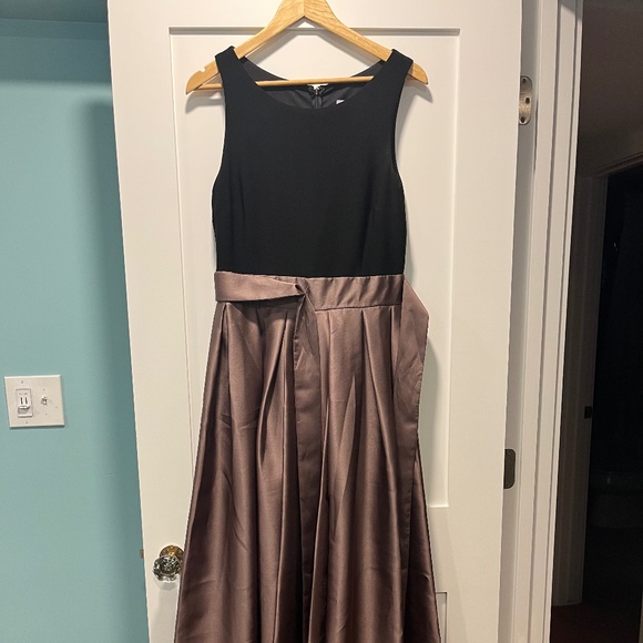 Dylan Gray gown - Picture 1 of 1